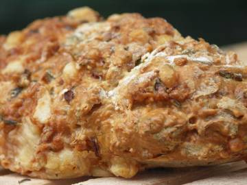 Pain de pommes de terre à la tome-oignon-thym